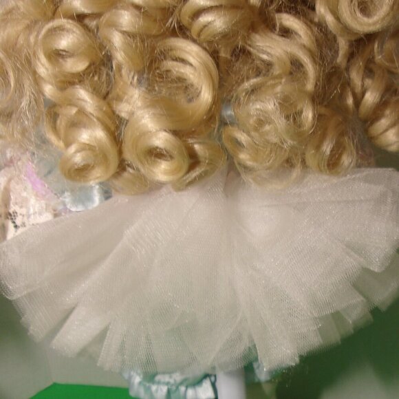 World Gallery Porcelain Designer Doll's - Picture 6 of 7